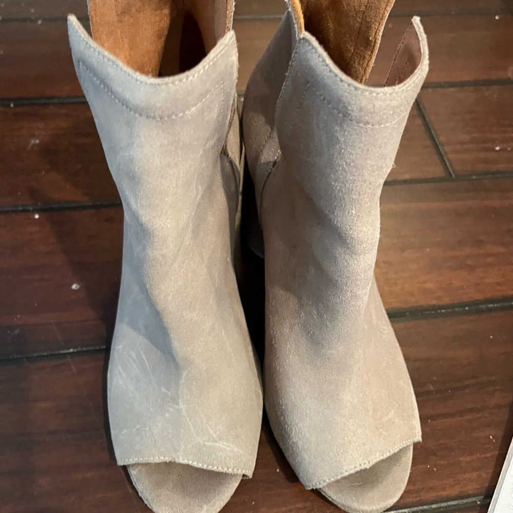 Jeffrey Campbell Suede Pull On Boots. EUC Open Toe. Worn Once. Beautiful Boots